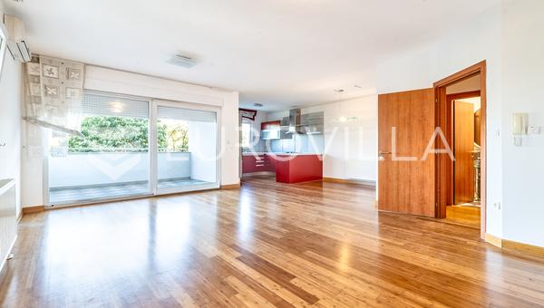 Zagreb, Vrhovec, Vidovcica - trerumslägenhet 110 m², terrass, parkering, förråd, pool