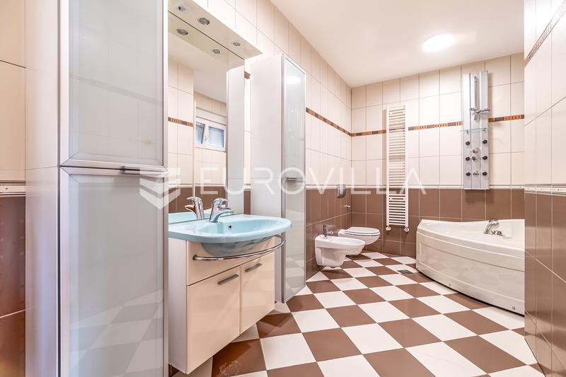 Zagreb, Vrhovec, Vidovcica - trerumslägenhet 110 m², terrass, parkering, förråd, pool - 6