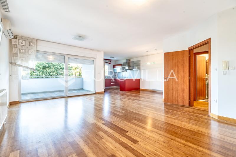 Zagreb, Vrhovec, Vidovcica - trerumslägenhet 110 m², terrass, parkering, förråd, pool - 1