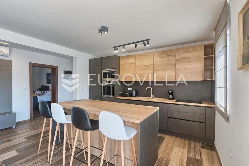 Istria, Sisan, Omakotitalo uima-altaalla suurella maisemoidulla puutarhalla - 24