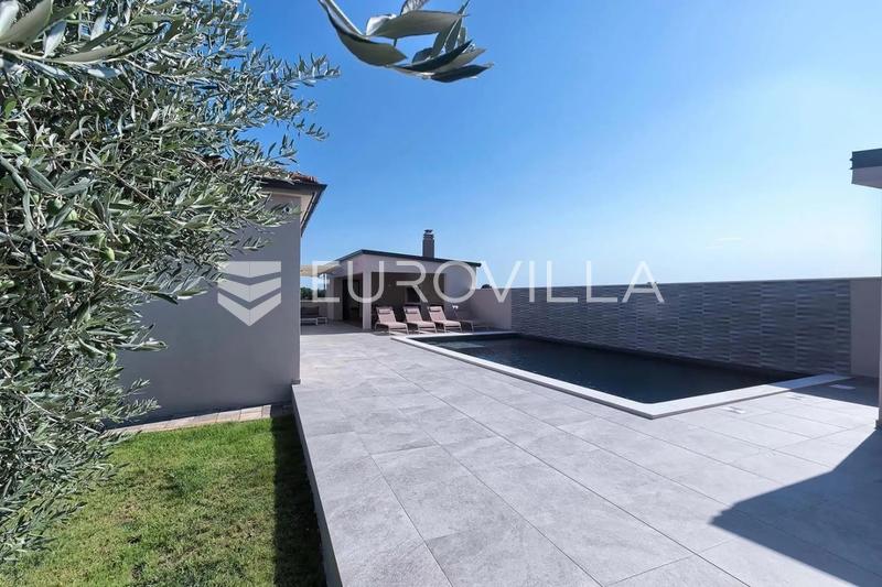 Istria, Sisan, Omakotitalo uima-altaalla suurella maisemoidulla puutarhalla - 6