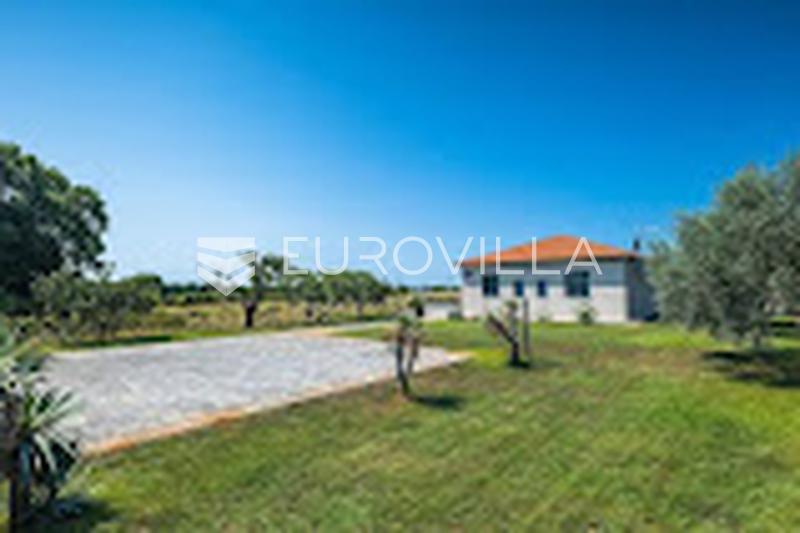 Istria, Sisan, Omakotitalo uima-altaalla suurella maisemoidulla puutarhalla - 3