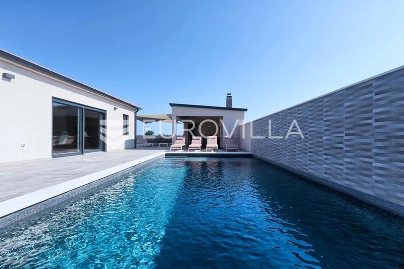 Istria, Sisan, Omakotitalo uima-altaalla suurella maisemoidulla puutarhalla - 14