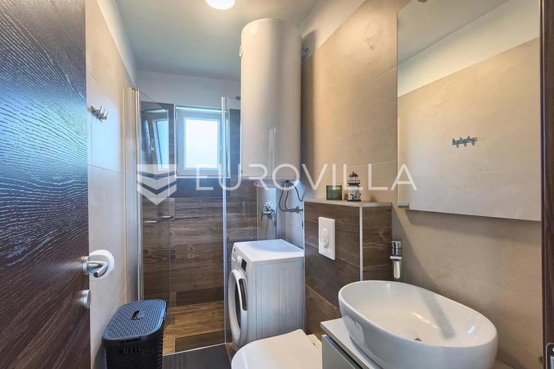Istria, Sisan, Omakotitalo uima-altaalla suurella maisemoidulla puutarhalla - 33