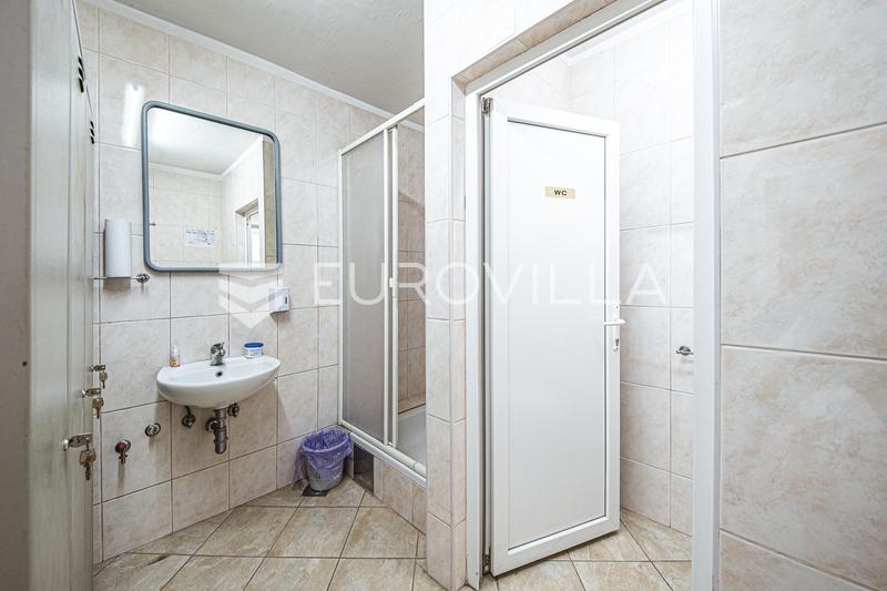 Zaprešić környéke, Gornji Laduč, raktárhelyiség hűtőházzal, összesen 1.000 m² - 17