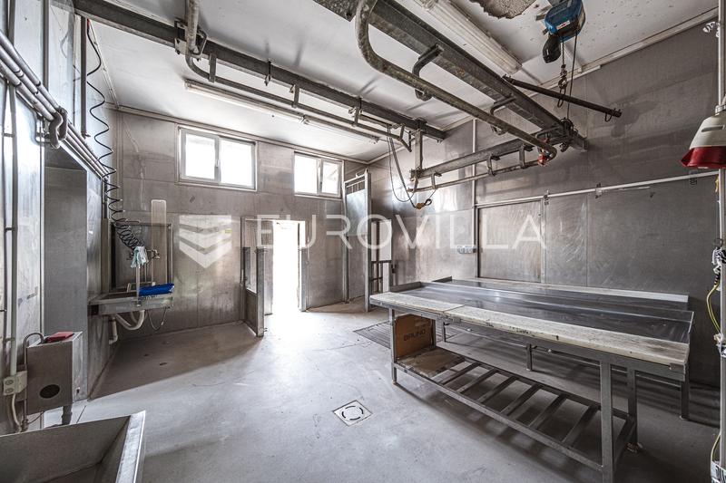 Zaprešić környéke, Gornji Laduč, raktárhelyiség hűtőházzal, összesen 1.000 m² - 10