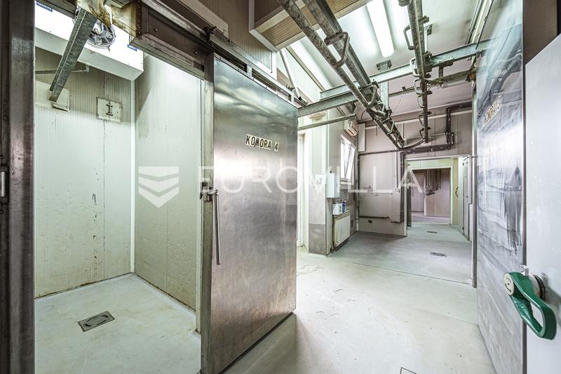 Zaprešić környéke, Gornji Laduč, raktárhelyiség hűtőházzal, összesen 1.000 m² - 12