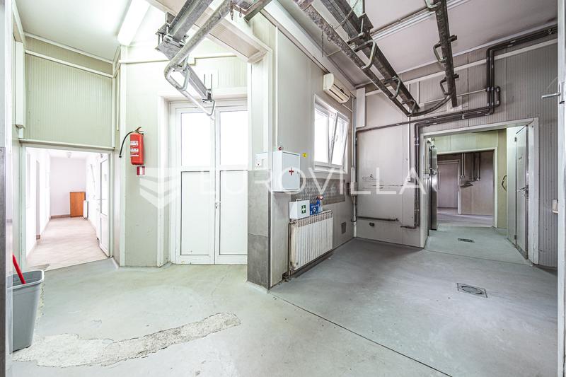 Zaprešić környéke, Gornji Laduč, raktárhelyiség hűtőházzal, összesen 1.000 m² - 13