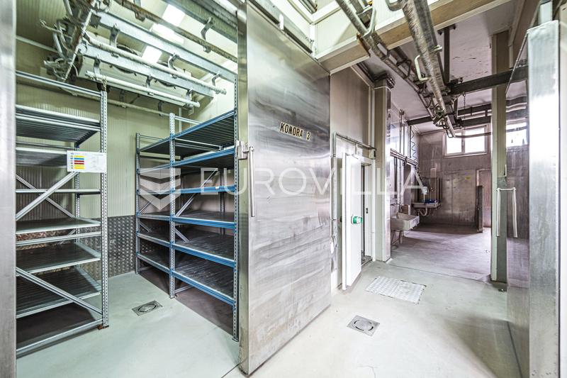 Zaprešić környéke, Gornji Laduč, raktárhelyiség hűtőházzal, összesen 1.000 m² - 16