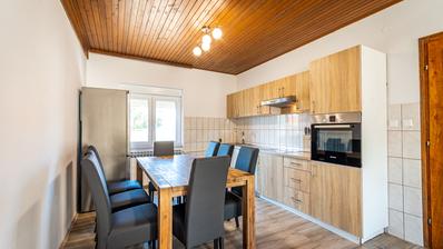 Nedelisce, Puscine: Rymligt bostads- och kommersiellt hus med stor potential
