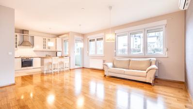 Zagreb, Gornji Bukovac, five-bedroom apartment with garden and sauna 173 m²