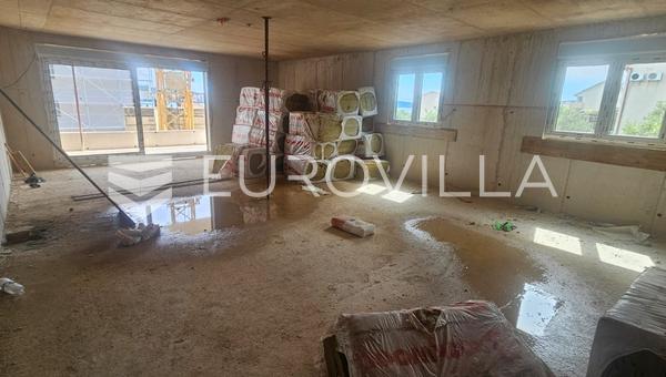 Trogir-Seget Donji daire 71,65 m² 1. katta, garajlı ve asansörlü yeni bina