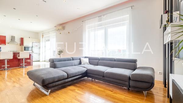 Zagreb, Sestine, villa familiar exclusiva con amplio jardín y vistas