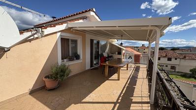 Vodice, huis met 5 appartementen, oppervlakte 278,4 m²