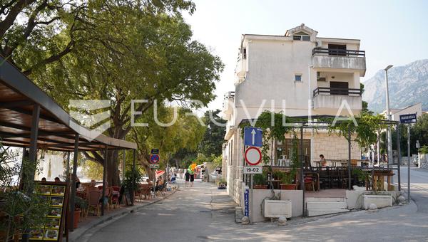 Gradac, Hotel-Pension lige ved havet