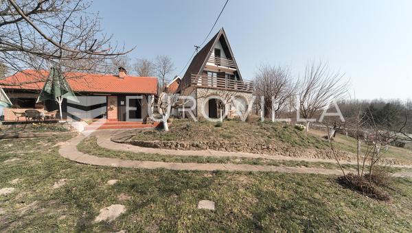 Osijek, Bijelo Brdo, prodaje se vikendica sa vinskim podrumom i uređenom konobom