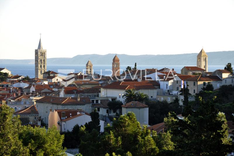Grad Rab, Centar Grada na samom Trgu, poslovni prostor mješovite namjene - 1