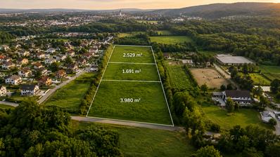 Samobor, terreno atraente de 8.200 m² perto da Quinta Étnica Mirnovec, ideal para um projeto turístico