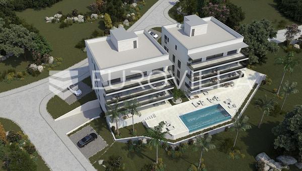 Primošten, četverosoban penthouse s krovnom terasom i bazenom, 226,02 m²