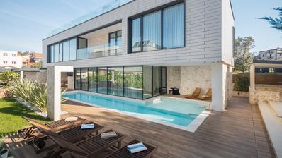 Istra, Funtana, luksuzna moderna vila na samo 500 metara od mora