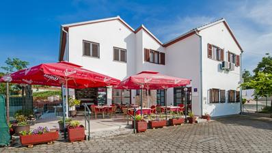 Rovinj, Område - Eksklusivt Hus med Restaurant, Lejlighed og Værelser