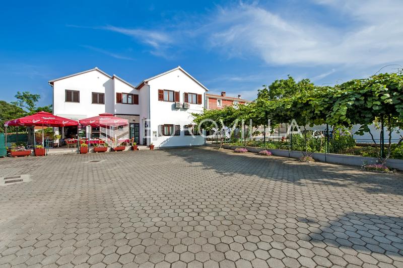 Rovinj, okolica, ekskluzivna kuća s restoranom, stanom i sobama - 3