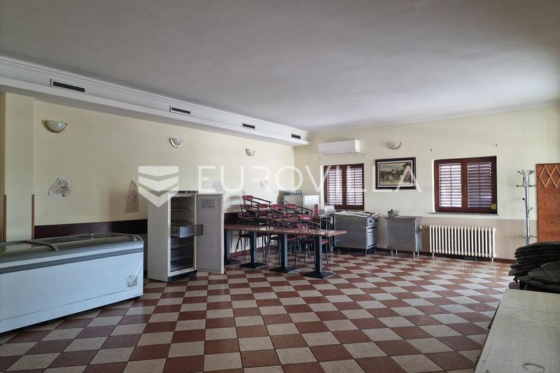 Rovinj, okolica, ekskluzivna kuća s restoranom, stanom i sobama - 22