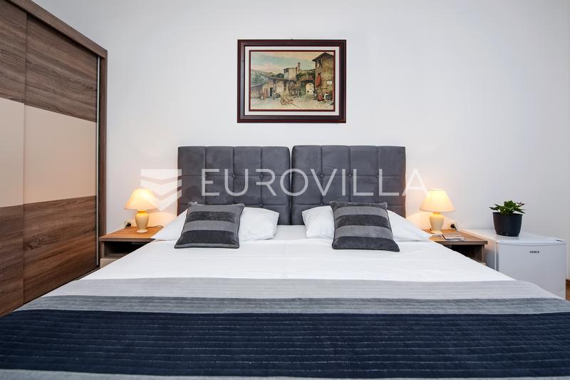Rovinj, okolica, ekskluzivna kuća s restoranom, stanom i sobama - 12