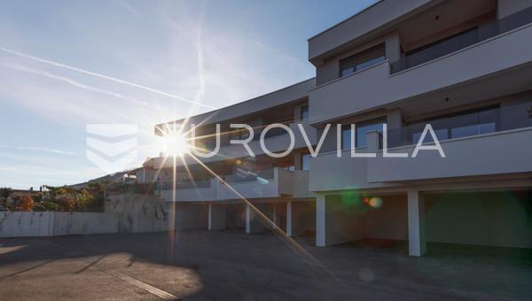 Lovran, exclusivo ático en un edificio de obra nueva de 196,25 m², con vistas despejadas al mar