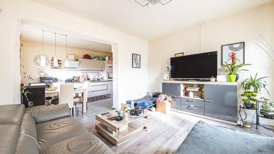 Brdovec, krásný dům se 3 garážemi 316 m²