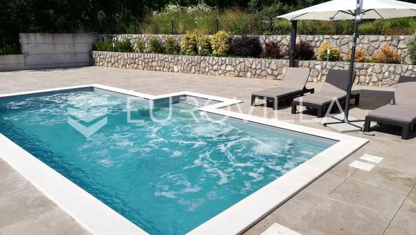 Kostrena, Rozmanici: lujoso apartamento con piscina, 154 m²