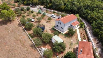 Istria, Peroj - Casa indipendente con struttura ausiliaria nel cuore della natura