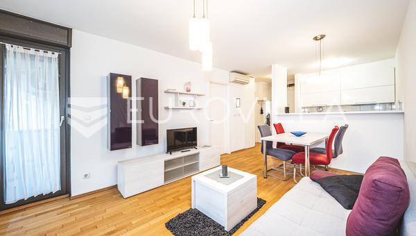 Zagreb, Ljudevit Posavski, utmärkt tvårumslägenhet med en boarea om 54,50 m² och garage