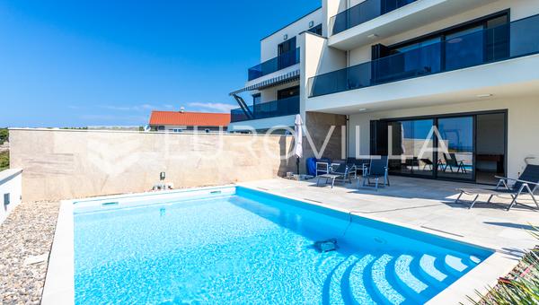 Rogoznica'da, havuzlu ve panoramik manzaralı lüks villa