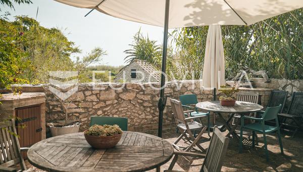 Mali Lošinj, Susak, ikerház, hagyományos kőház 159 m²