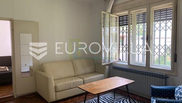 Zagreb, Salata, apartamento de dos dormitorios de 81 m² con buhardilla, a reformar