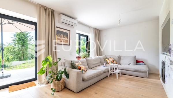 Zagreb, Maksimir, prachtig familiehuis met een ruime tuin naast het Maksimirpark, garage