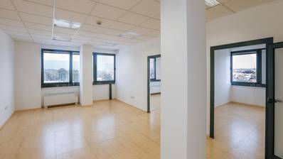 Zágráb, Dubrava, funkcionális irodahelyiség 225 m² az üzleti épület 1. emeletén