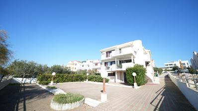 Villa a Zara, Diklo, in prima fila sul mare, suddivisa su tre piani, 377 m²