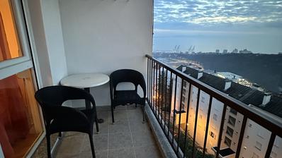 Rijeka, Škurinje, uređen trosoban stan, lođa s panoramskim pogledom