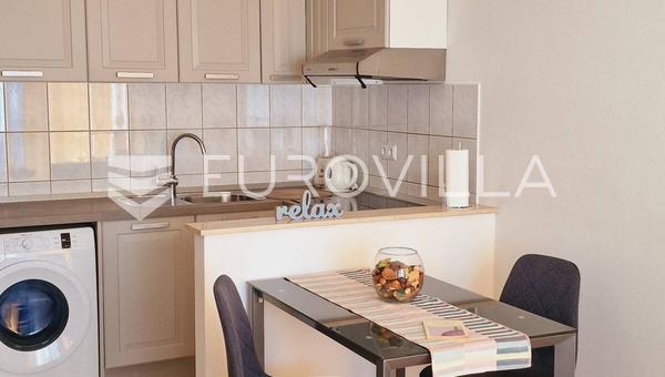 Dugi rat, Jesenice, studio apartman 20m od mora