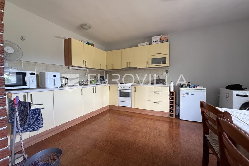 Darda, casa familiar com garagem e grande quintal, 124 m² - 5