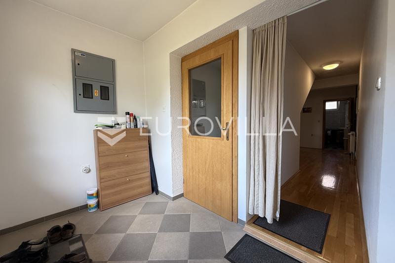 Darda, casa familiar com garagem e grande quintal, 124 m² - 2
