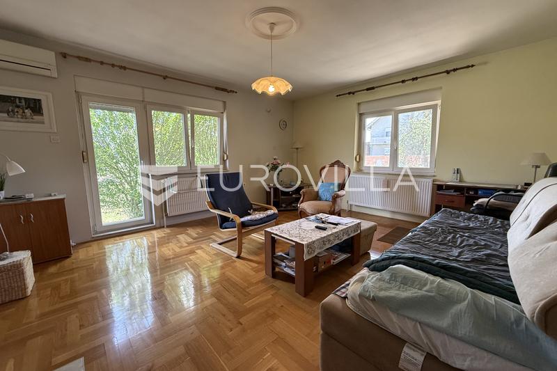 Darda, casa familiar com garagem e grande quintal, 124 m² - 1