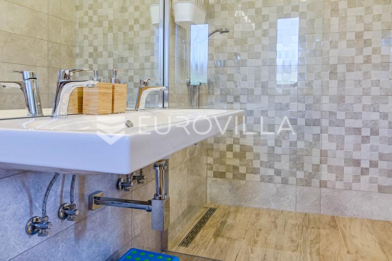 Istrien, Fazana - Elegant moderne fireværelses hus med swimmingpool og rummelig grund - 29