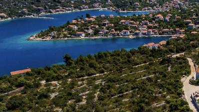 Drvenik Veliki'de 870 m² tarım arazisi