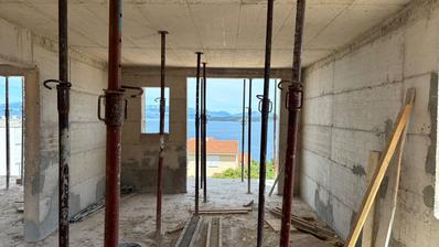 Šolta, Stomorska, dvojizbový byt na druhom poschodí s panoramatickým výhľadom na more.