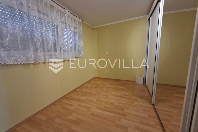 Lovran, stan u centru s dva parkinga i pogledom na more