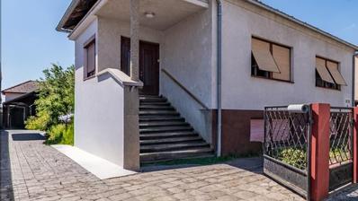 Varaždin, Hallers, obiteljska kuća s okućnicom i pomoćnim objektima