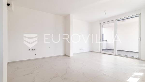 Zagreb, Blato, trosoban stan s vrtom u prizemlju moderne novogradnje, 63 m²